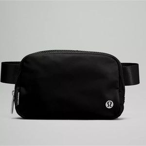 Lululemon Everywhere Belt Bag 1L in Black